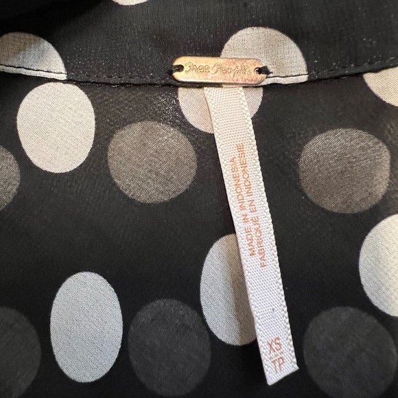 Free People Black Polka Dot Adjustable Sleeves Blouse - See Measurements!! - Picture 5 of 14